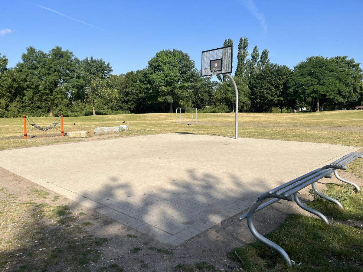 Privatzimmer Am Iltispark Duisburg Exteriör bild