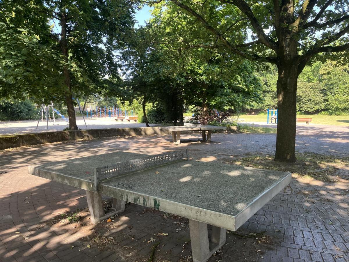 Privatzimmer Am Iltispark Duisburg Exteriör bild