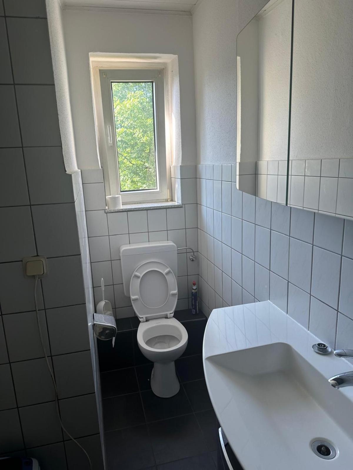 Privatzimmer Am Iltispark Duisburg Exteriör bild